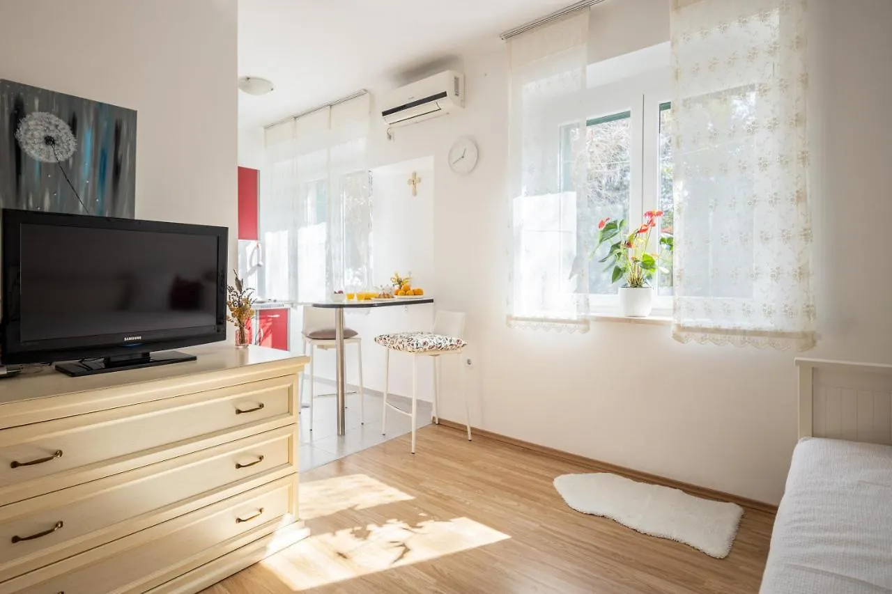 Marianne'S Place Split